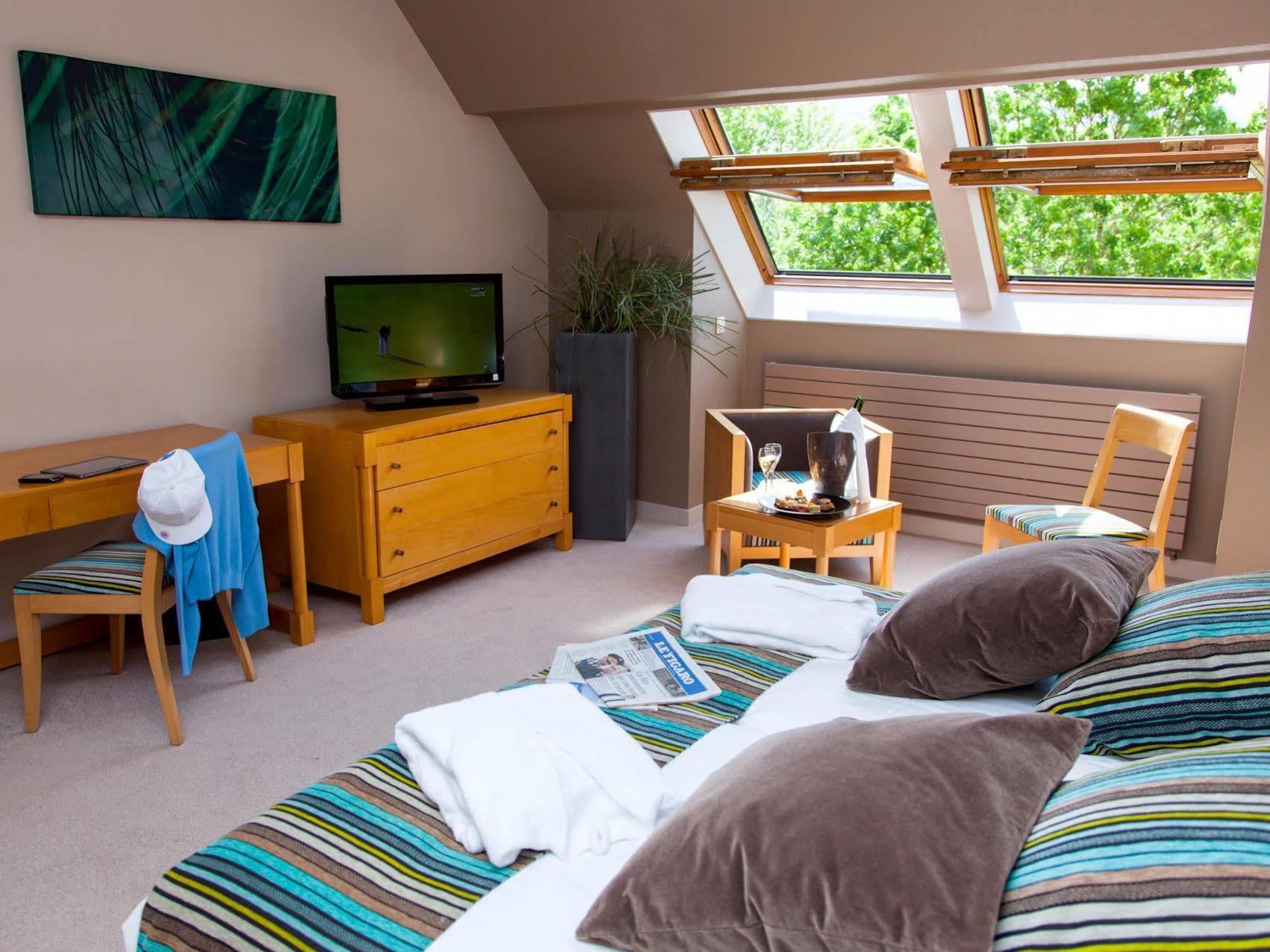 Logis Hotel Golf Le Domaine Du Val De Sorne 베르앙투아 외부 사진